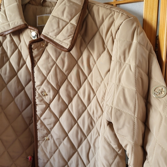 NWT WOMENS MICHAEL KORS QUILTED KHAKI BUTTONS/ POCKETS LEATHER TRIM JACKET LARGE - Picture 3 of 6
